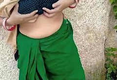 Indian Aunty in green saree sex outdoors