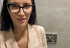 The Boss Fucked a Lustful Secretary in the Toilet