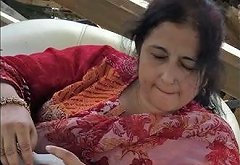 Desi Cheating Wife Shahnaz Hussaini Caught Naked by her Student