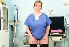 Fat amateur-mom Vilma mad piss hole opening