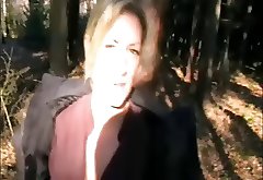BitchNr1 : Im Wald gefickt
