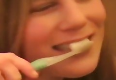 Auburn amateur girlfriend gives blowjob and brushes her teeth then
