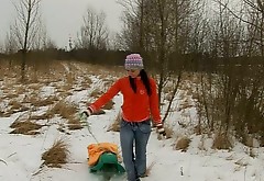Kinky dark head bitch pokes her twat outdoor in winter