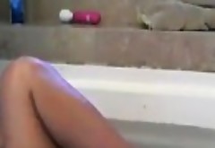 Hot Chick In The Bath Tub
