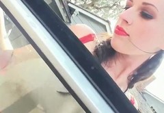Cristal against boob, otra chichona lavando un auto