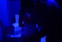 Stephane baise une petite salope dans un sex-shop