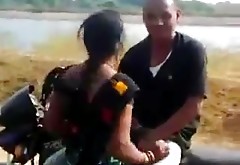 Desi couple having quickie by the road while friend films