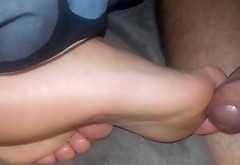 Play with my wife's slp feet(no cum)...
