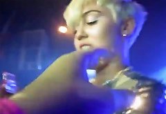 Miley Cyrus Allows Fans to Touch Her Vagina Free Porn 51