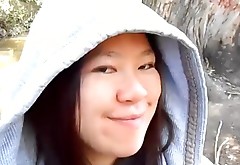 ASIAN GIRL SUCKING DICK IN A PUBLIC PARK