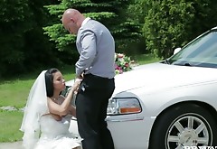 Stunningly curvy bride Victoria Blaze gives head to the bestman