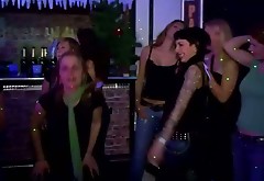 Busty bitch gives a head to the stripper assisting him in a hot show