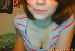 babe flashing pussy on live webcam -