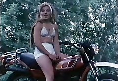 vintage 70s german - Der verbumste Motorrad-Club jagt geile Fuechsin - cc79