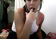Sexy And Cute Amateur Babe On Webcam