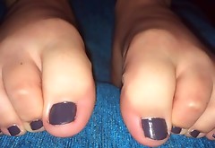 Vaso moves her sexy (size 36) feet
