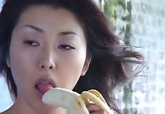 Busty and appetizing Japanese babe Eri Shibuya eats fruits teasingly