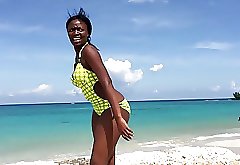 2 hot Jamaican Ebony Babes shake their Asses on the Beach